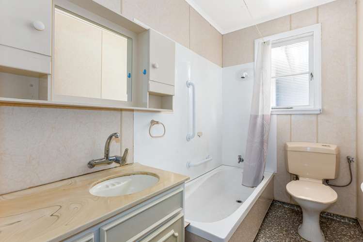 15 Kiriwai Road Paremata_18