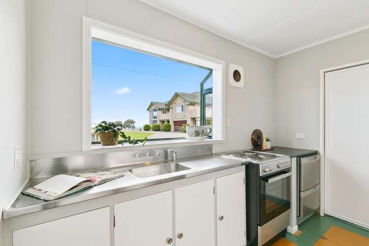 54 Akaroa Drive Maupuia_11