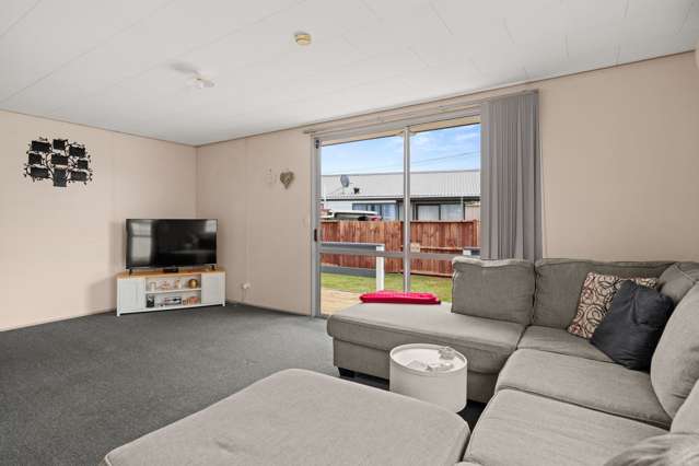 2/3 Greenpark Way Greerton_1