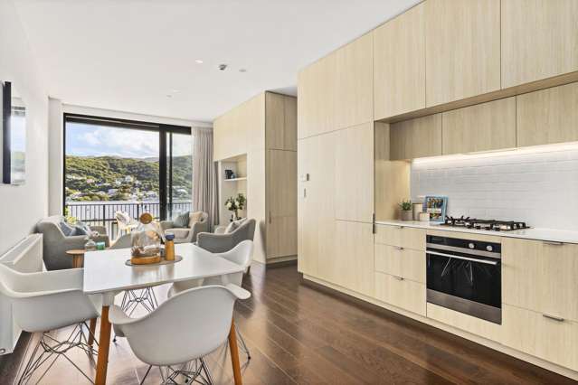 WEST FACING ISLAND BAY APARTMENT WITH VIEWS.