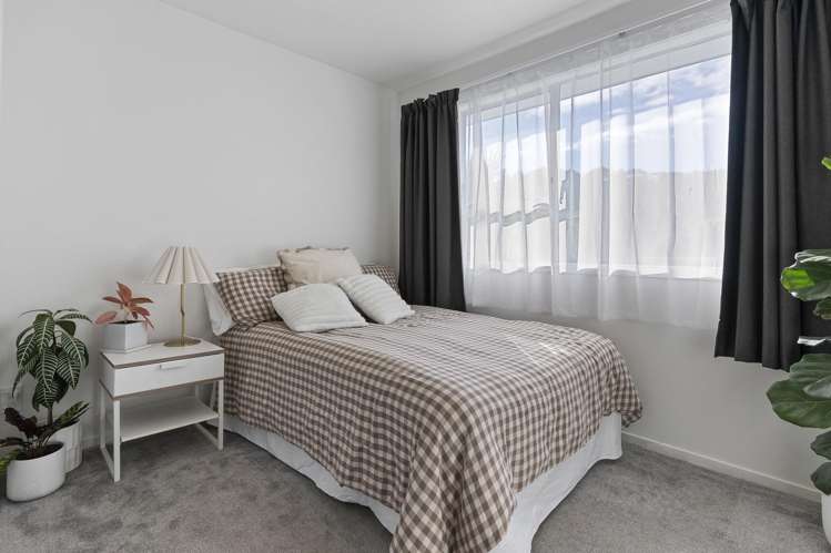 1/9 Embassy Place Glenfield_13
