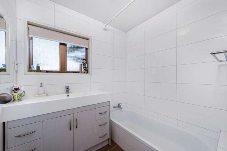 8 Austin Brave Place Favona_17