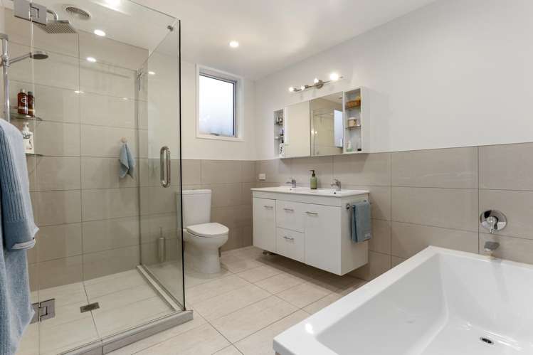 903 West Coast Road Waiatarua_10