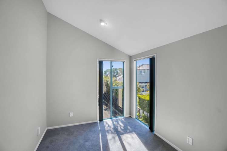 2/42 Churchill Road Murrays Bay_14