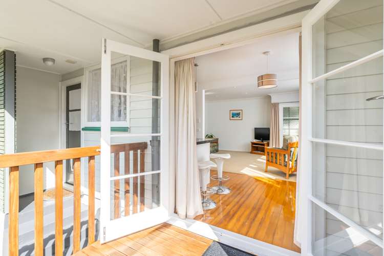 2/32 Bay Street Petone_18