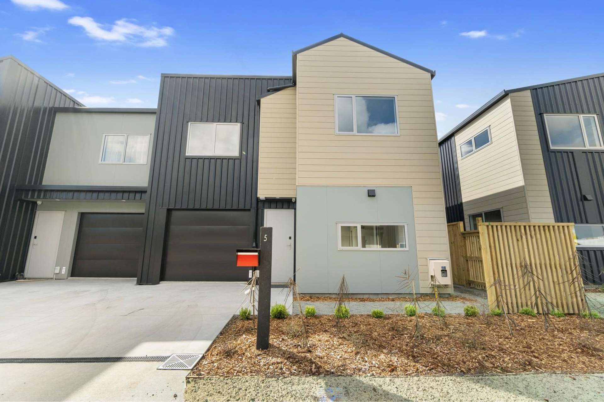  5 Selkirk Lane Hamilton Lake_0