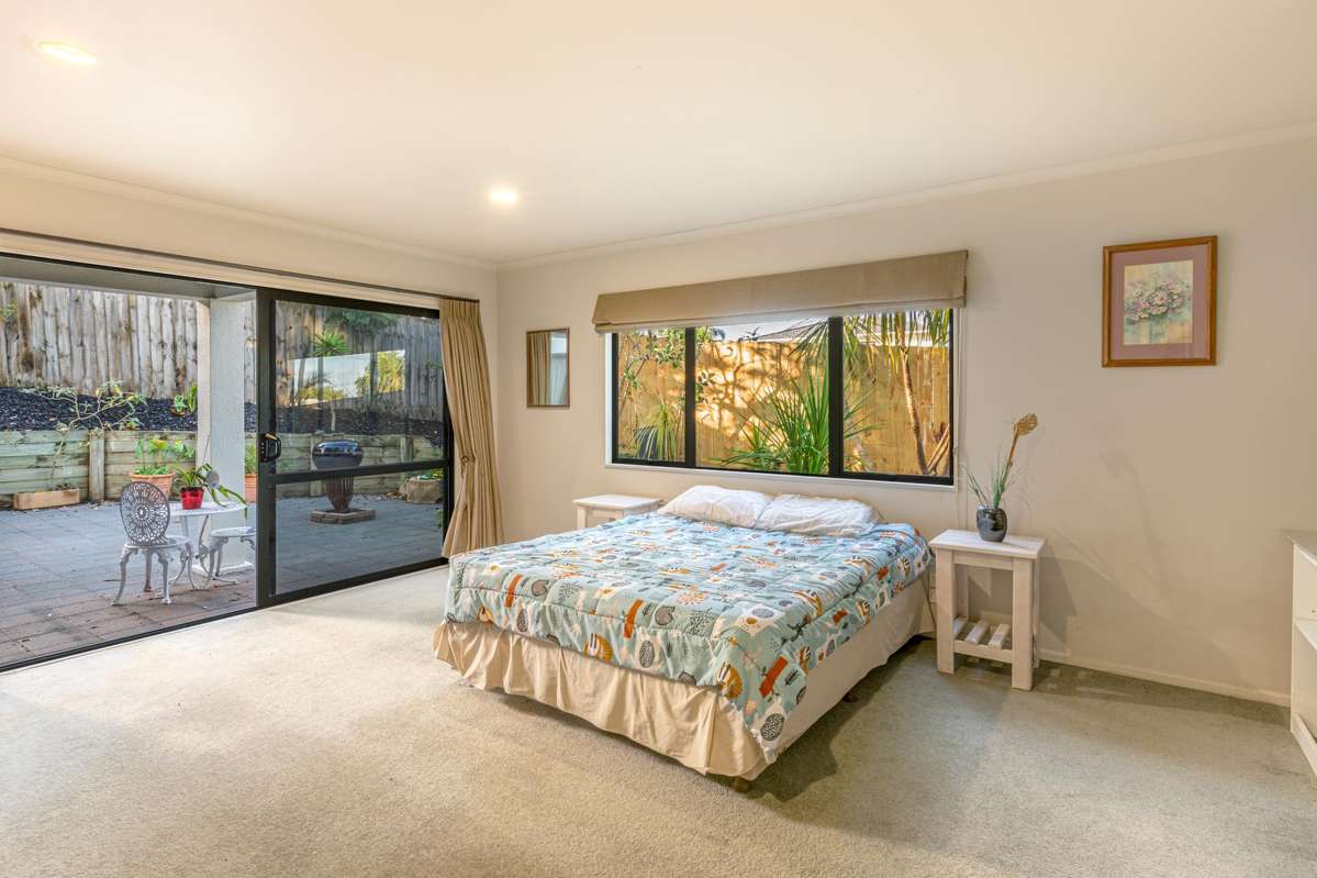 32 Ian Sage Avenue_2