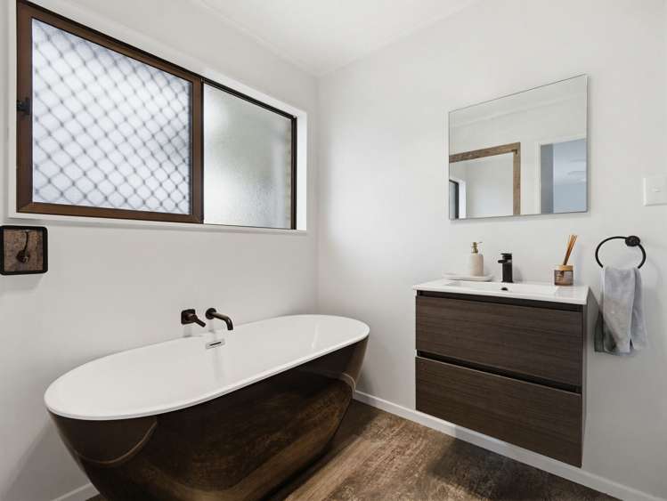 32a Holland Street Glenholme_14