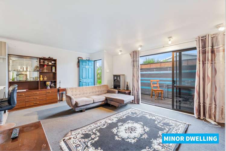 81 Royal Road Massey_25