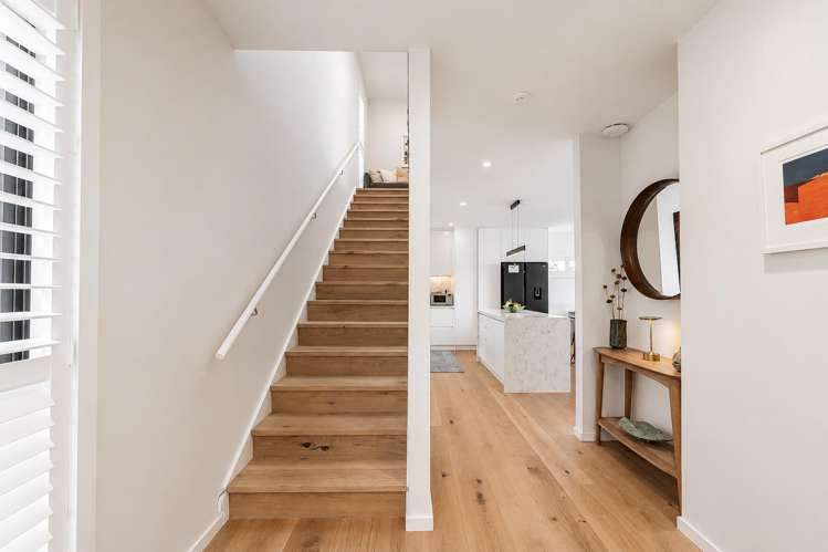 2 Jade Lake Crescent Fernhill_15