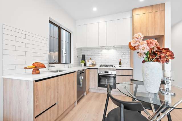 2/10 Starling Place Ranui_1