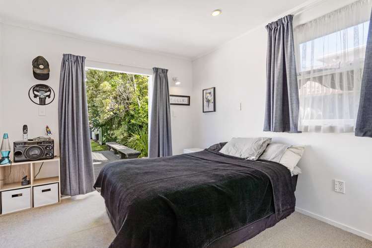 7 Cron Avenue Te Atatu South_12