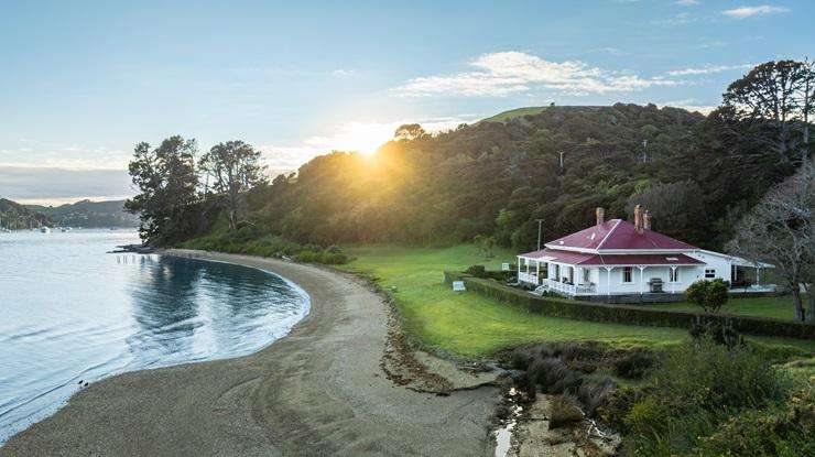 Hollywood stars hot for Waiheke's 'Cold War bolthole' and the NDAs are flying