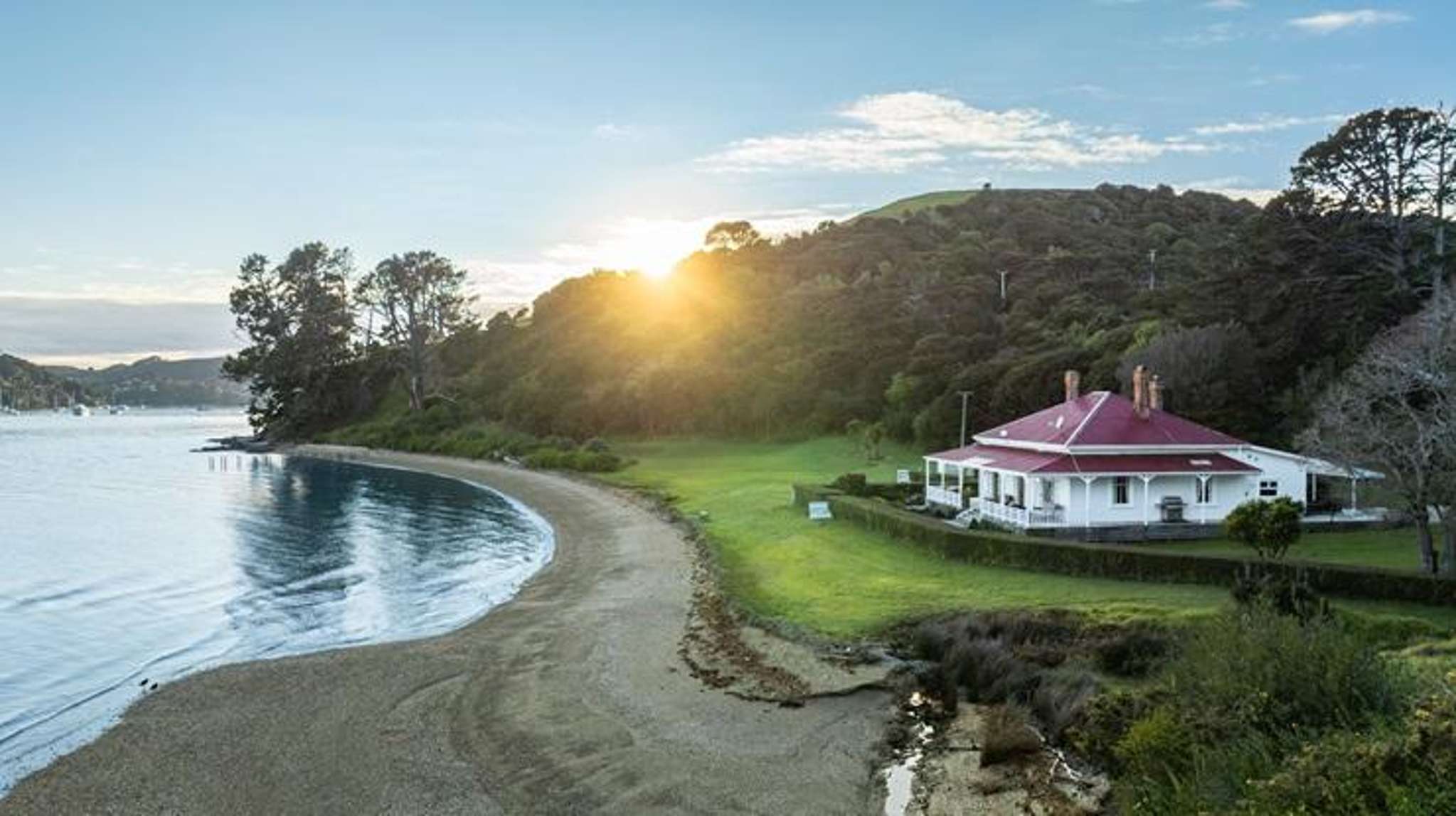 Hollywood stars hot for Waiheke’s ‘Cold War bolthole’ and the NDAs are flying