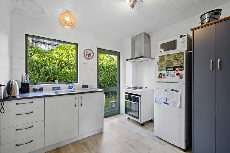 142 Seaview Road Westown_16