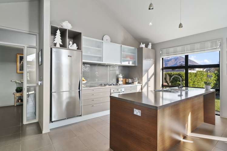 8 Jackby Court Jacks Point_9