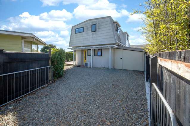 Sunny, Spacious & Family Friendly - Tucked Away