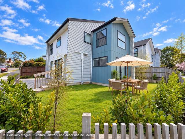 Modern Family Home in Prime Pakuranga Heights Location
