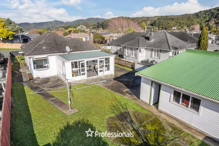 24 Roberts Street Tawa_13