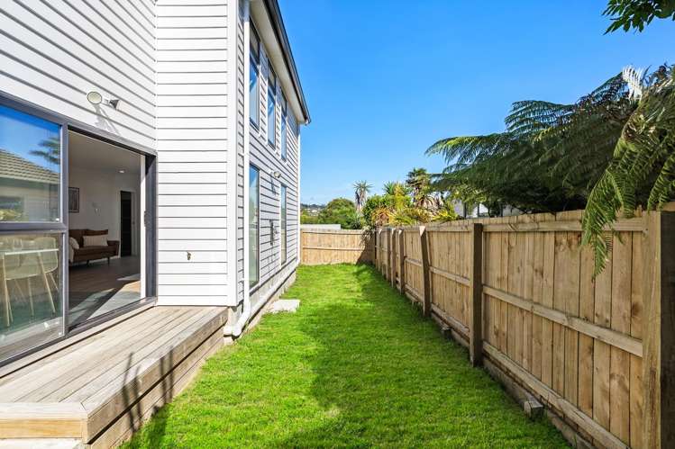2B Palmgreen Court Stanmore Bay_13