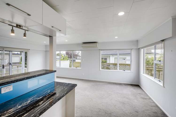 4 Upham Crescent_5