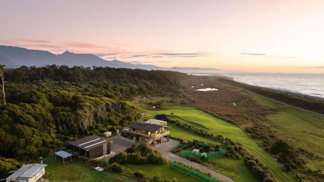 Spectacular Off-Grid Coastal Retreat - Haast