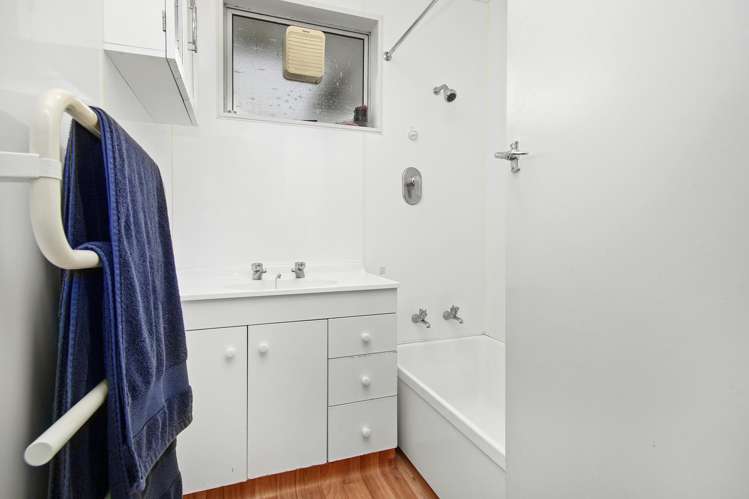 202 Dowse Drive Maungaraki_14