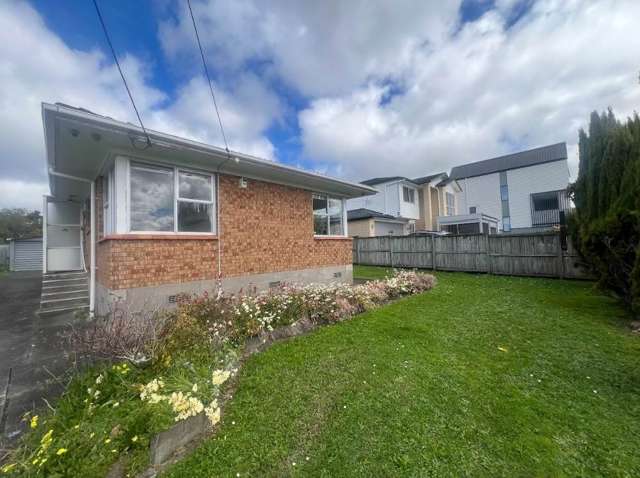 Prime Location & Family Comfort off Lincoln Road