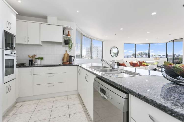 4a/175 Hurstmere Road Takapuna_6