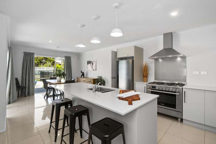 1 Benmore Crescent Pyes Pa_4