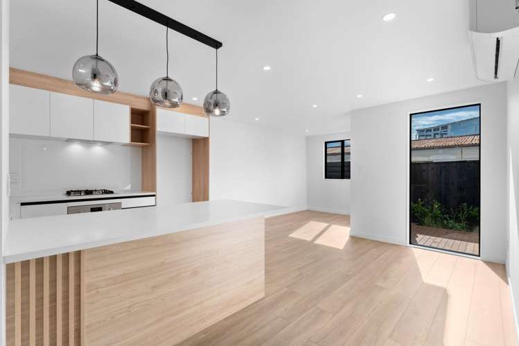 8D Rowan Terrace Te Atatu South_6