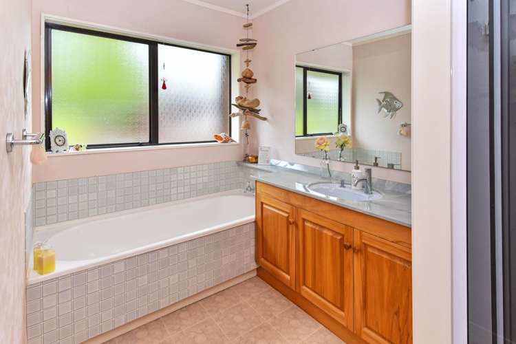 16 Kuripaka Crescent The Gardens_11