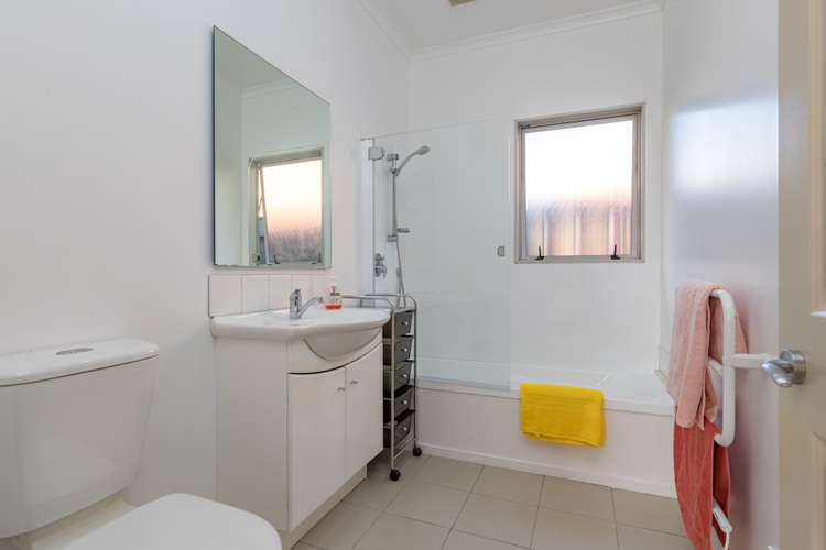 4 Silver Pine Avenue Woodridge_15