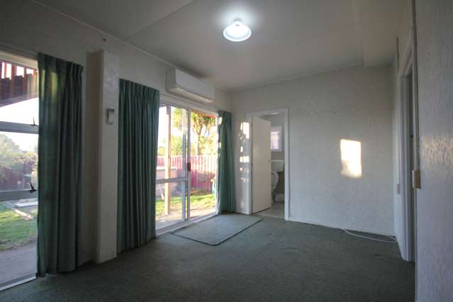 Charming 2BR Unit in Otaki Centre