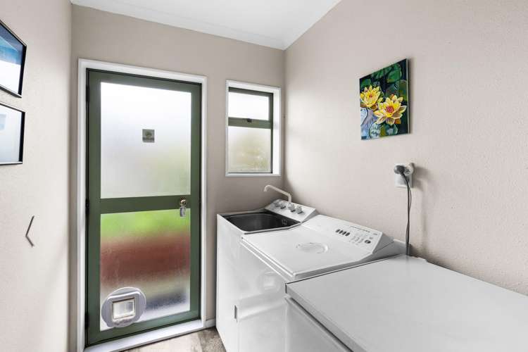 2/89 Churchill Drive Taradale_14