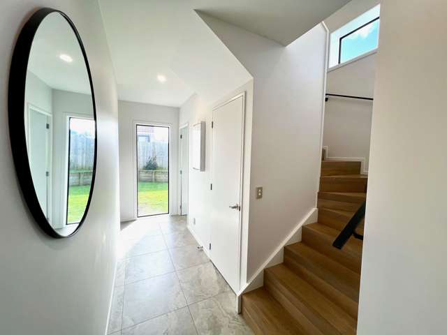 11/12 Stewart Street Raglan_1