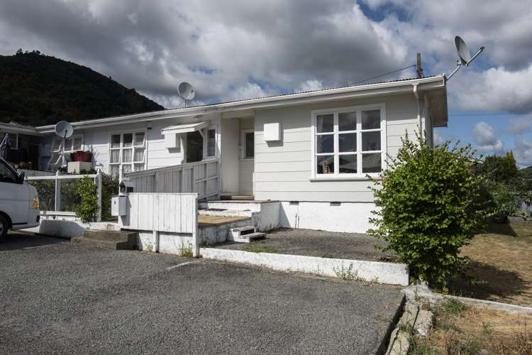 9/93 Waikawa Road Picton_5