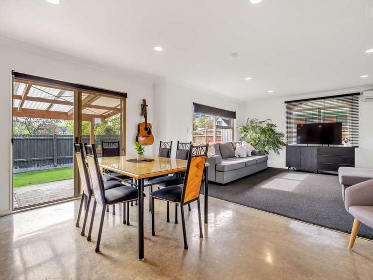 88 Dixon Road Glenview_8