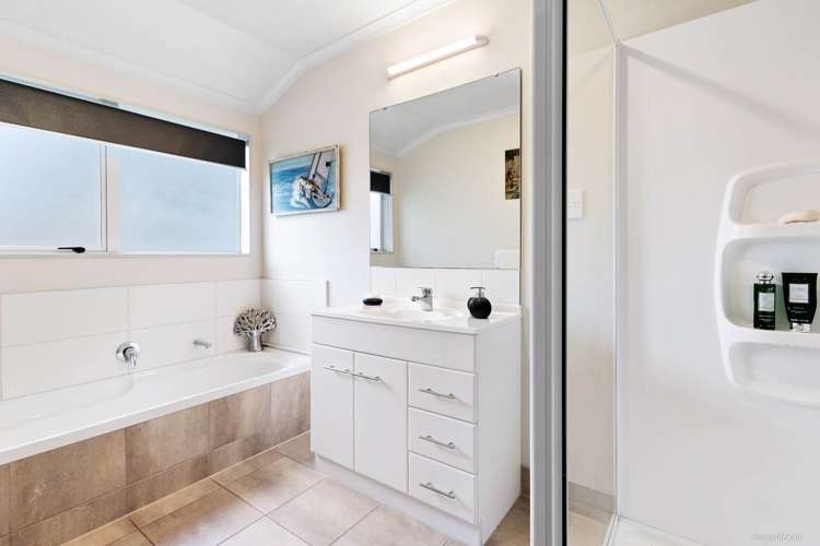 32 Ronald Avenue Glenbrook_12