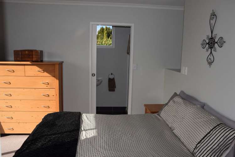 12 Miltonia Avenue Te Atatu South_15