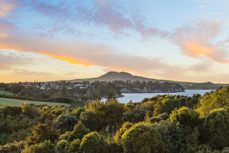 49 Charles Dickens Drive Mellons Bay_22