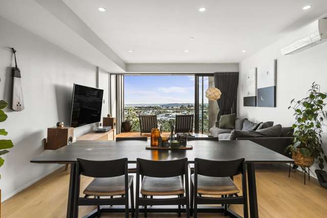 Penthouse living with harbour views