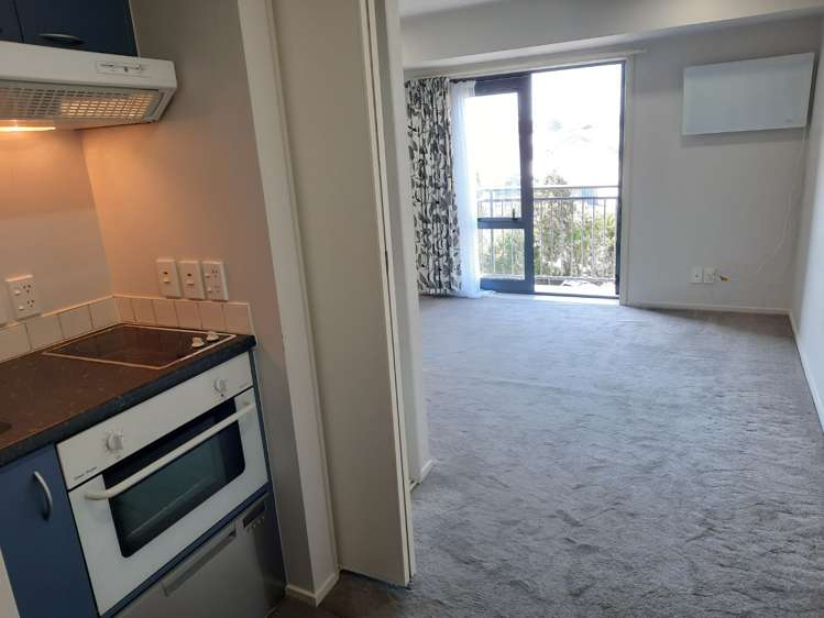 3J/10 Crown Lynn Place 1732_1