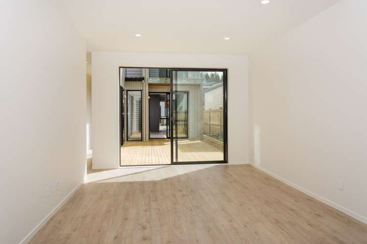 7 Pihoihoi Place Hobsonville_6