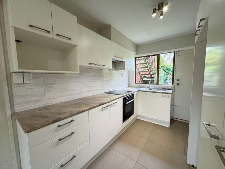 2/16 Knight Avenue_0