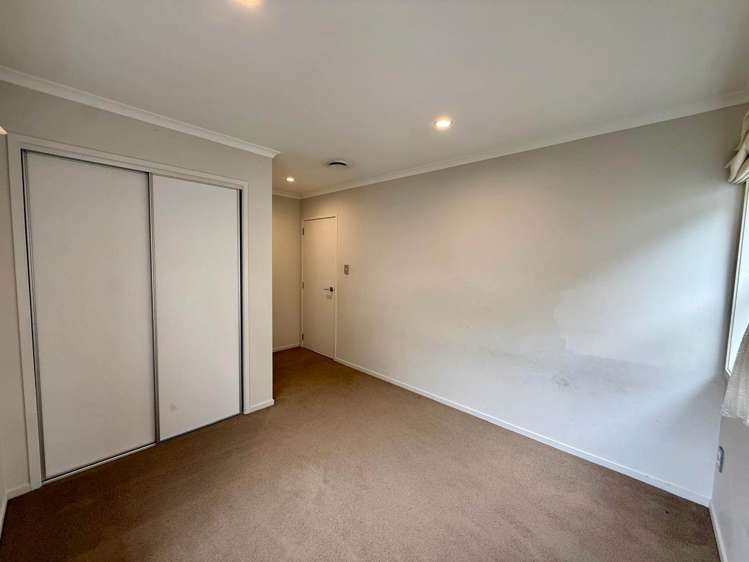 8 Hirimate Place Flat Bush_10