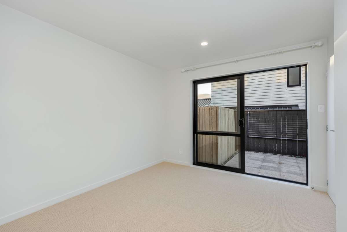 6 Alexander French Close_4