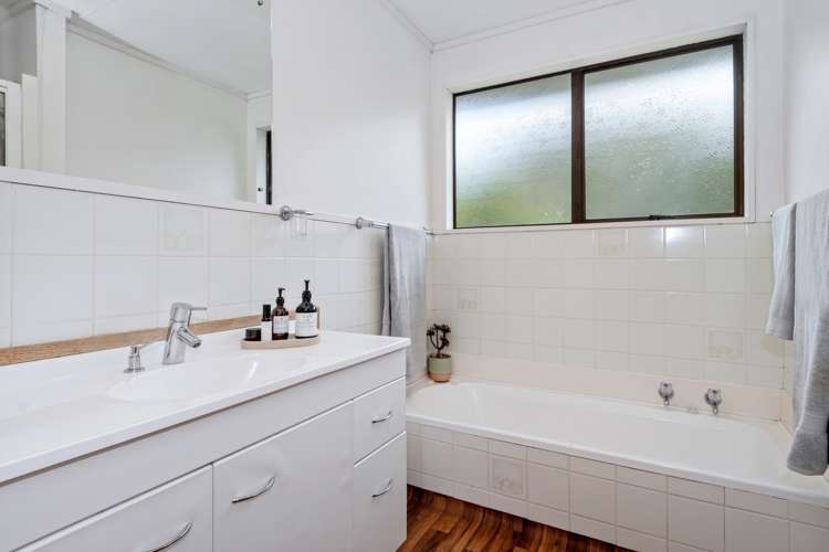 75 Jonathon Street Brookfield_10