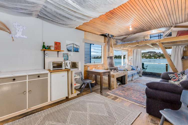 15 Boatshed, Camborne Walkway Paremata_11