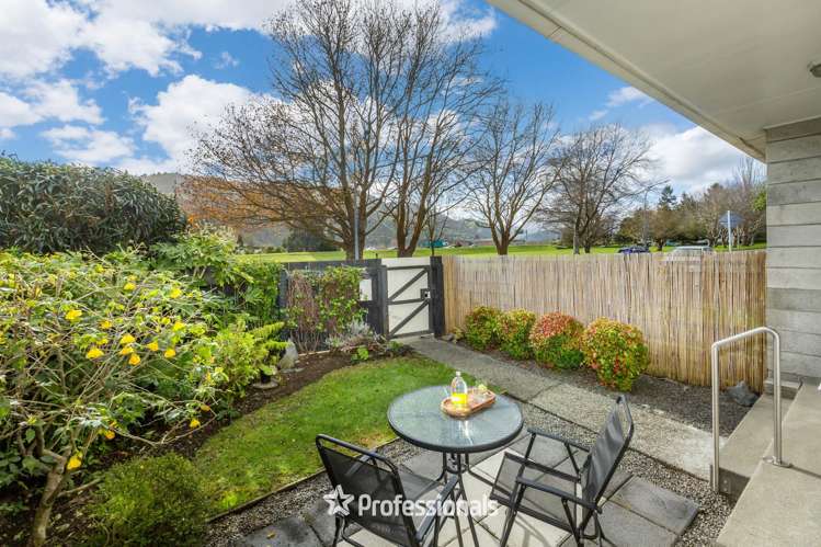 2/16 Riverbank Street_2